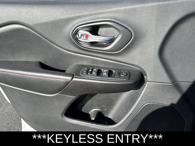 Used 2019 Jeep Cherokee Trailhawk w/ Cold Weather Group image 9