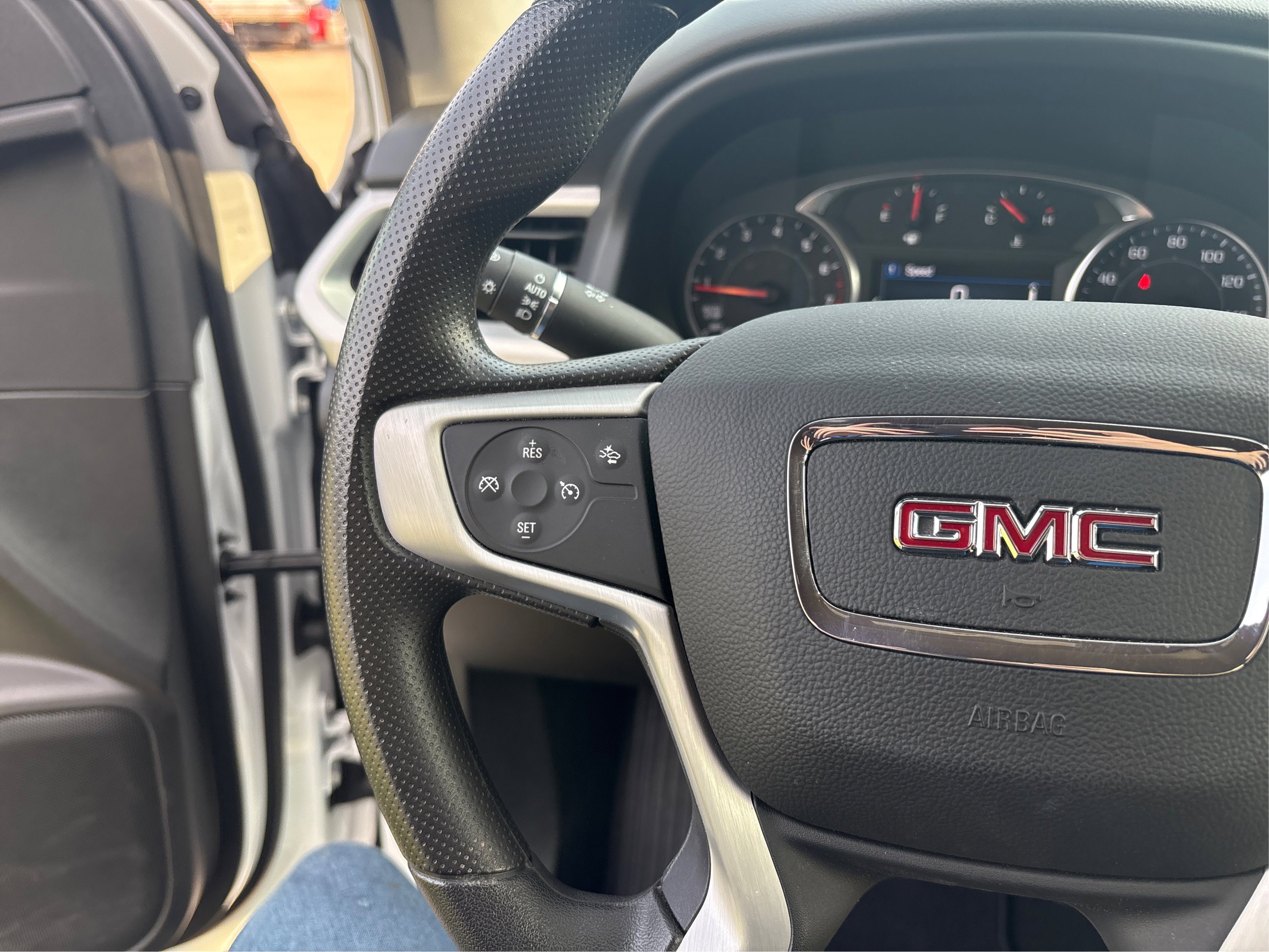 Used 2023 GMC Acadia SLE w/ Driver Convenience Package image 24