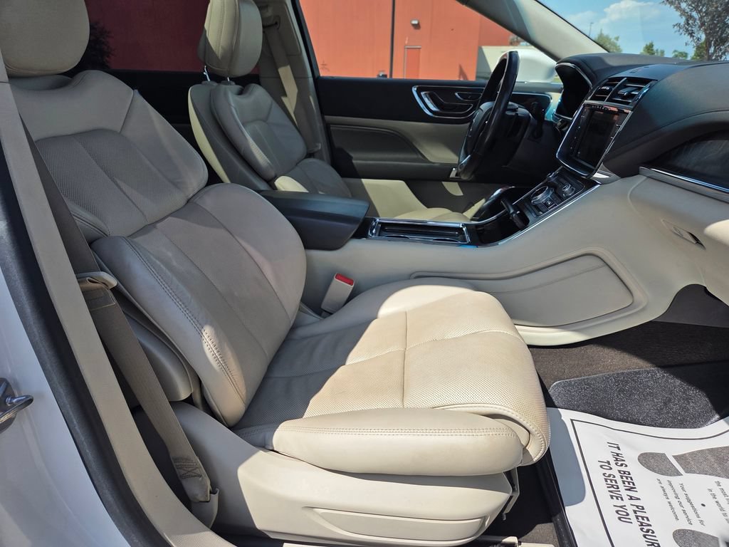Used 2019 Lincoln Continental Select w/ Continental Climate Package AWD/4WD image 38