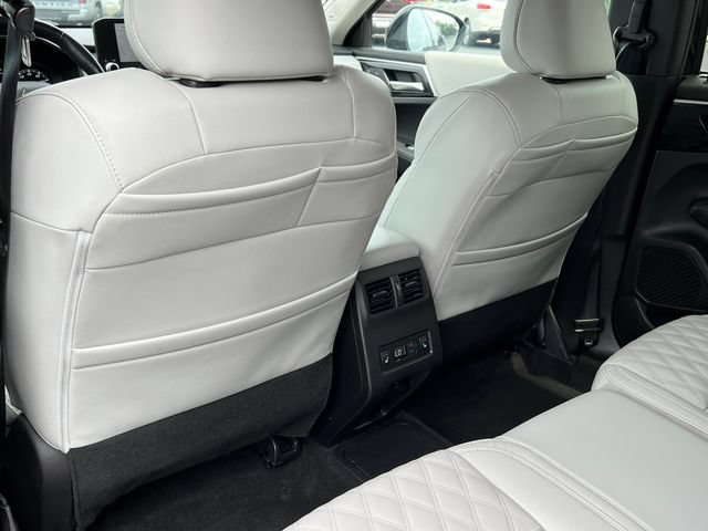 Used 2024 Mitsubishi Outlander SEL AWD/4WD image 43