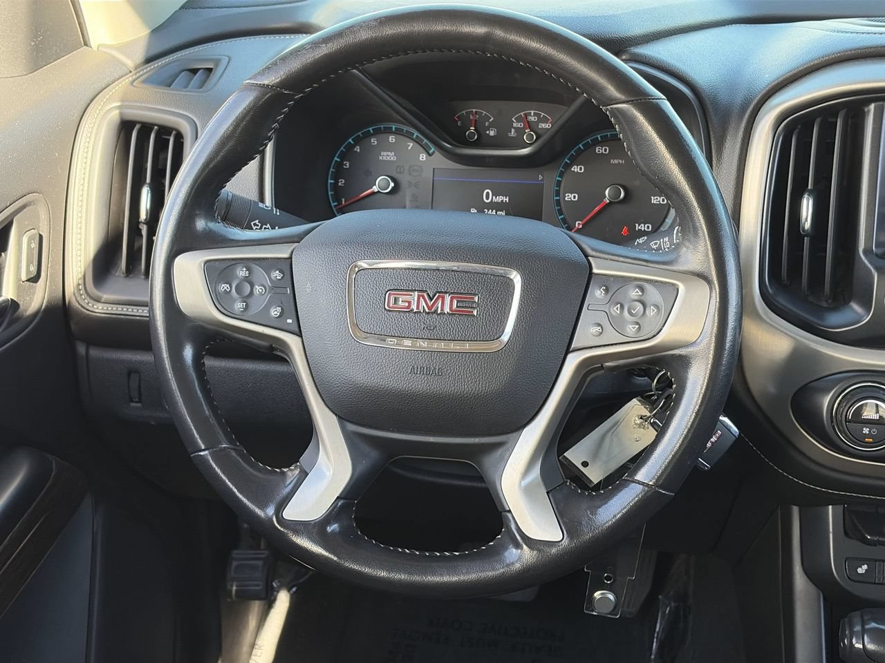 Used 2020 GMC Canyon Denali RWD image 13