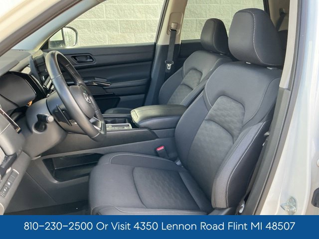 Used 2024 Nissan Pathfinder SV FWD image 13