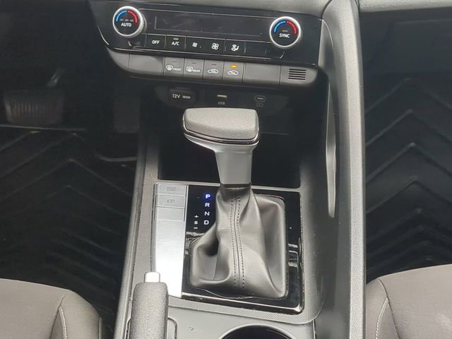 Used 2024 Hyundai Elantra SEL FWD image 17