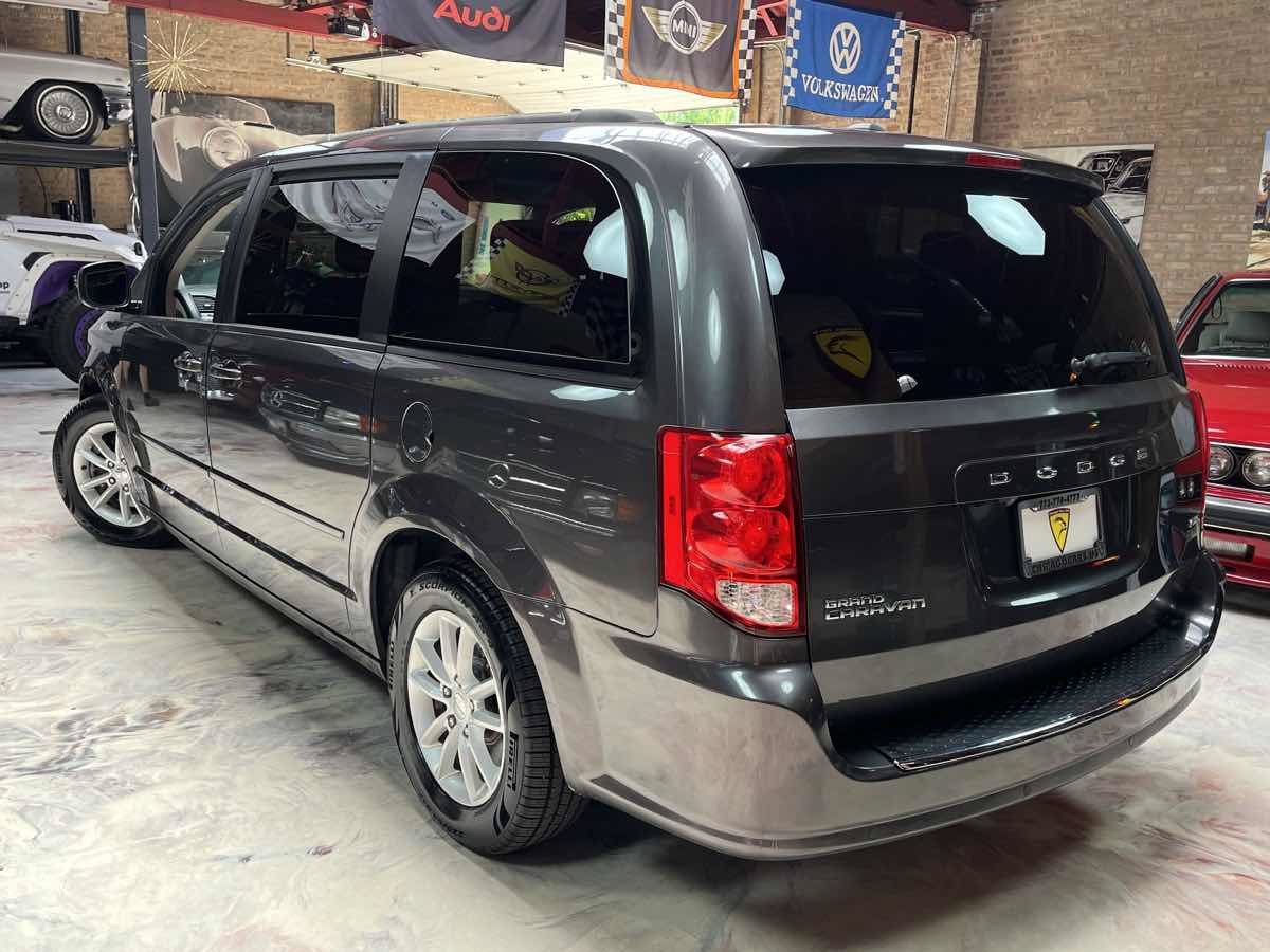 Used 2016 Dodge Grand Caravan SXT w/ Rear Park Assist Package FWD image 5