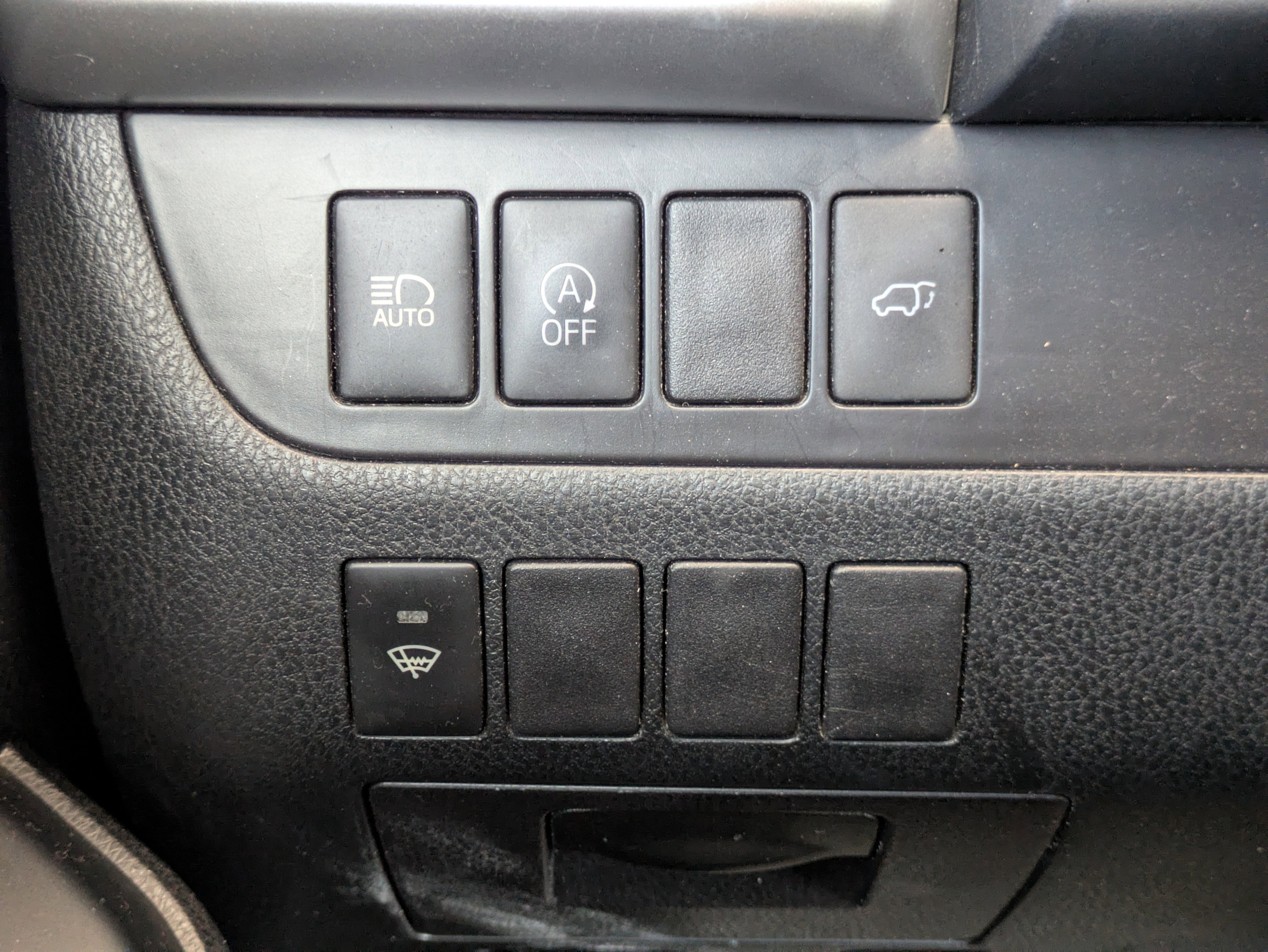 Used 2018 Toyota Highlander SE image 16