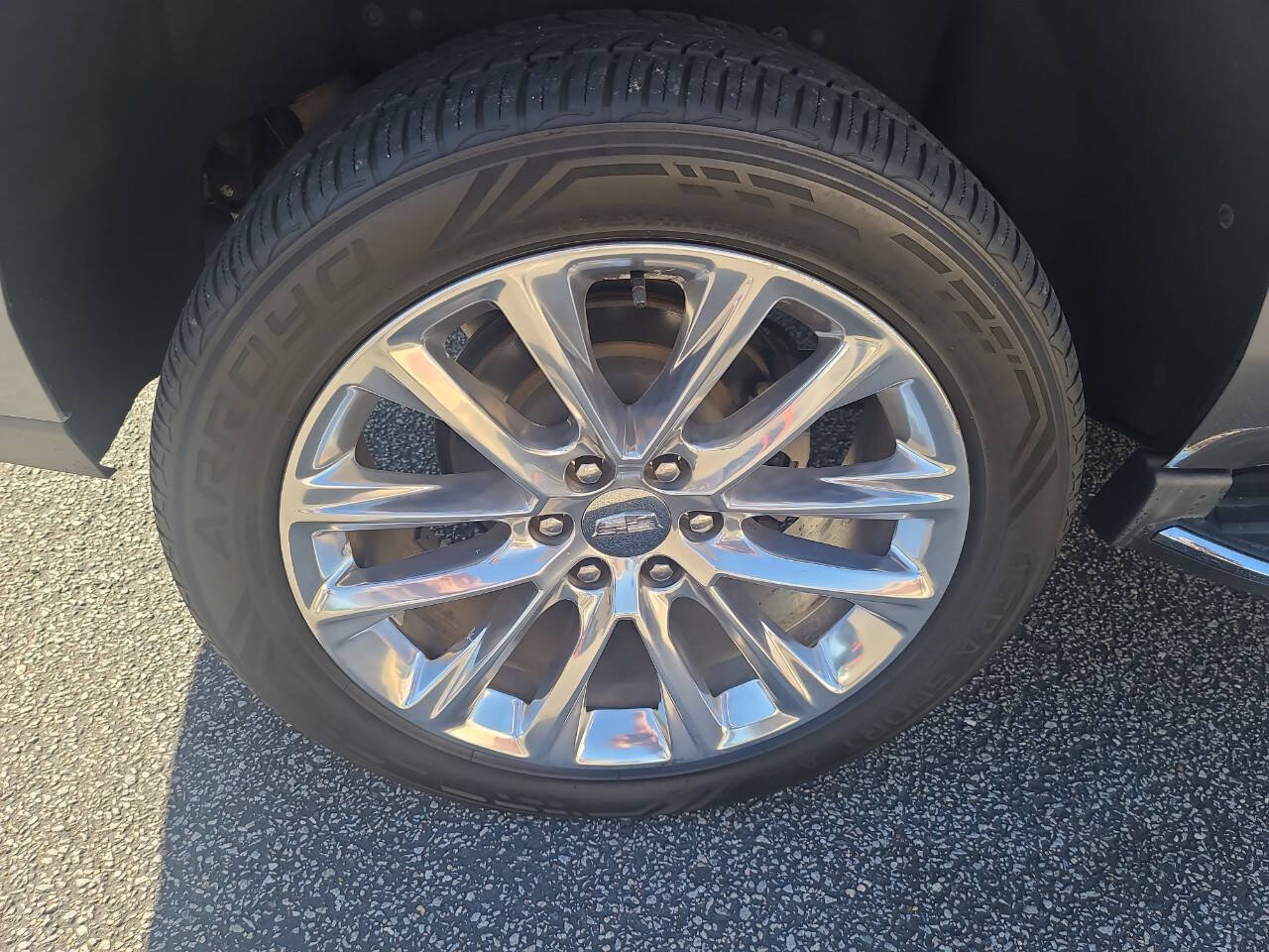 Used 2019 Cadillac Escalade Luxury AWD/4WD image 9