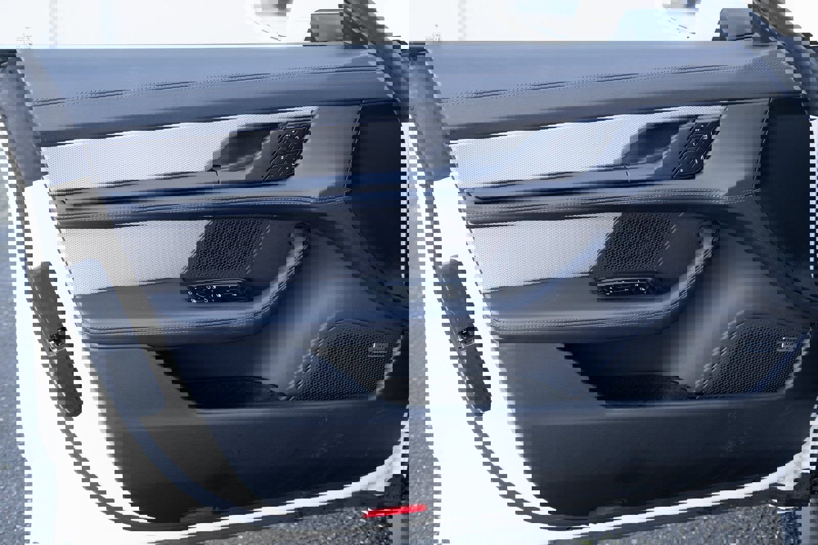 Used 2024 Porsche Taycan GTS image 14