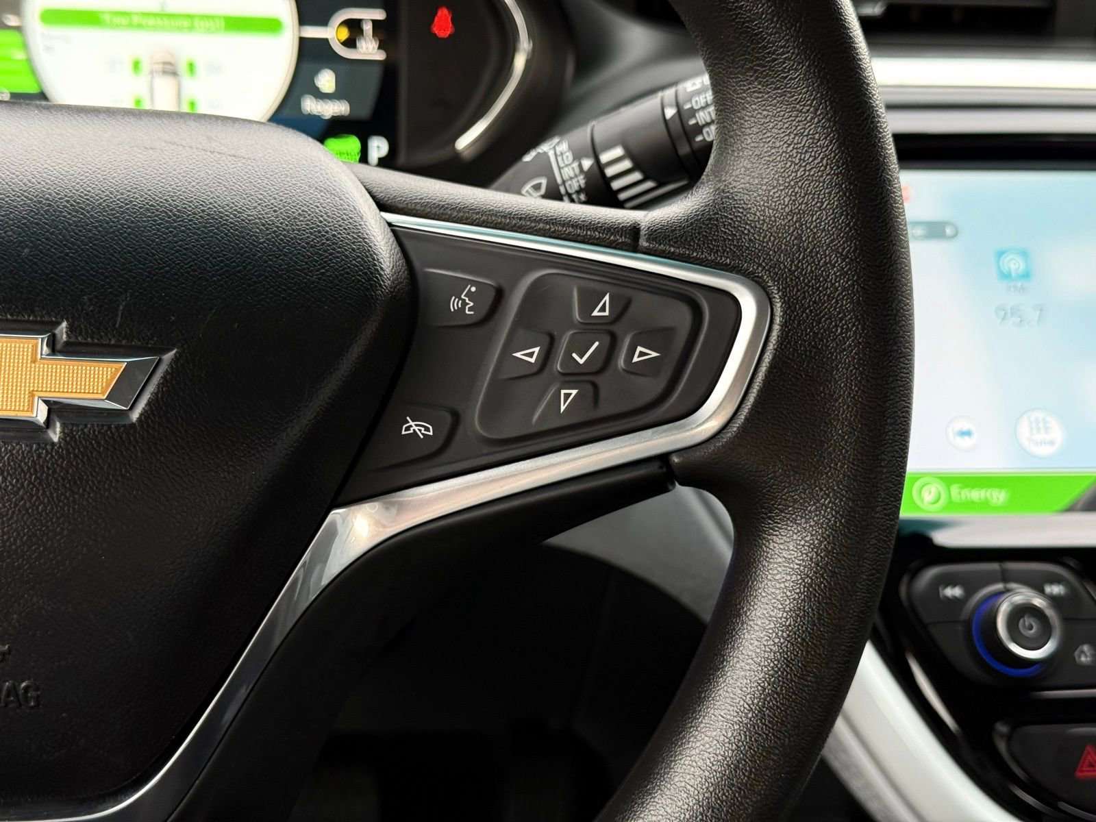 Used 2018 Chevrolet Bolt LT FWD image 30