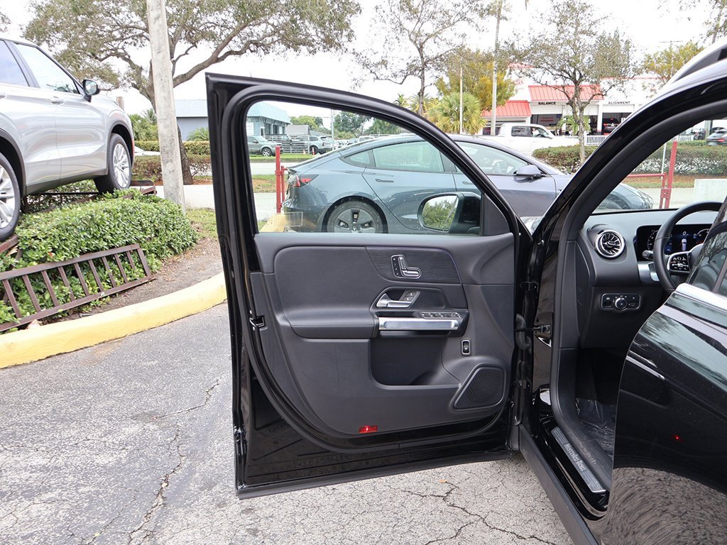 Used 2023 Mercedes-Benz EQB 250+ image 20