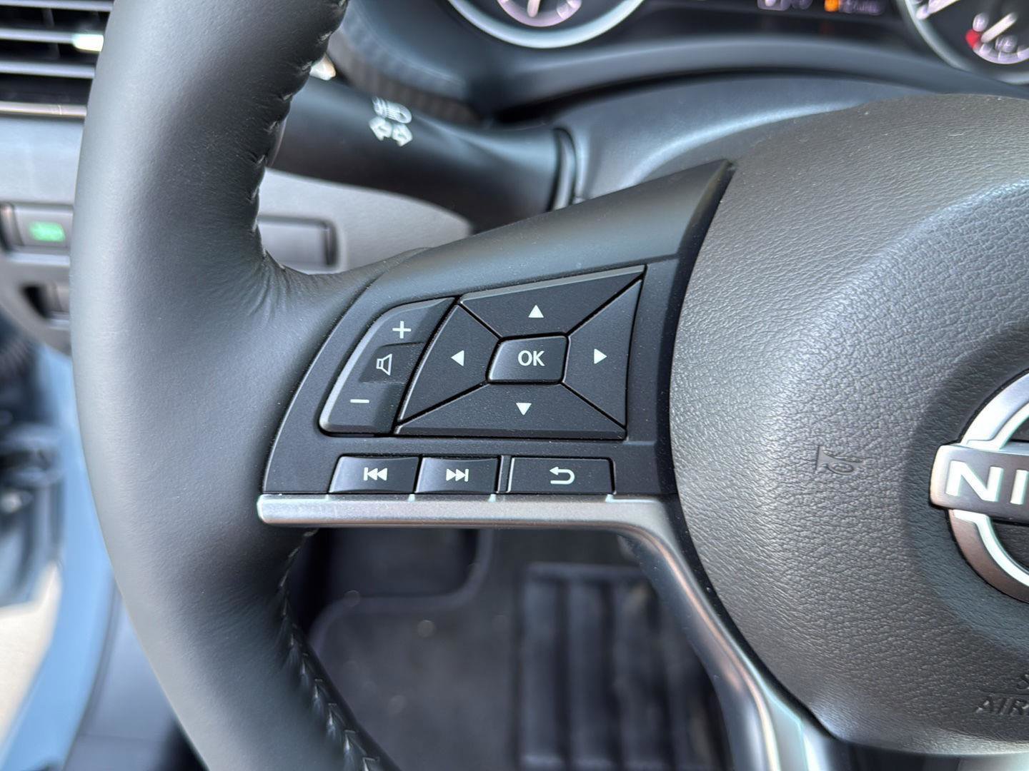 Used 2025 Nissan Sentra SV w/ All-Weather Package FWD image 28