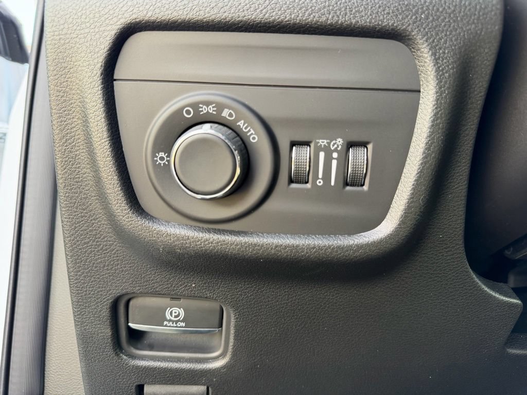 New 2026 Jeep Grand Cherokee Altitude AWD/4WD image 21