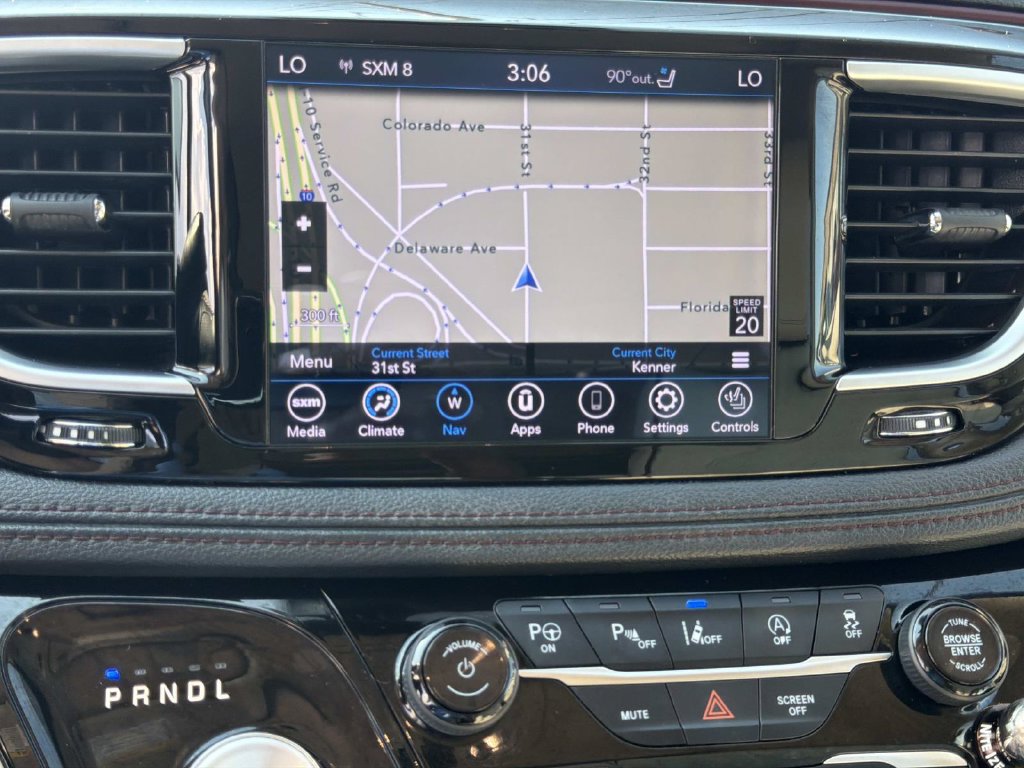 Used 2020 Chrysler Pacifica Limited w/ Advanced Safetytec Group FWD image 28