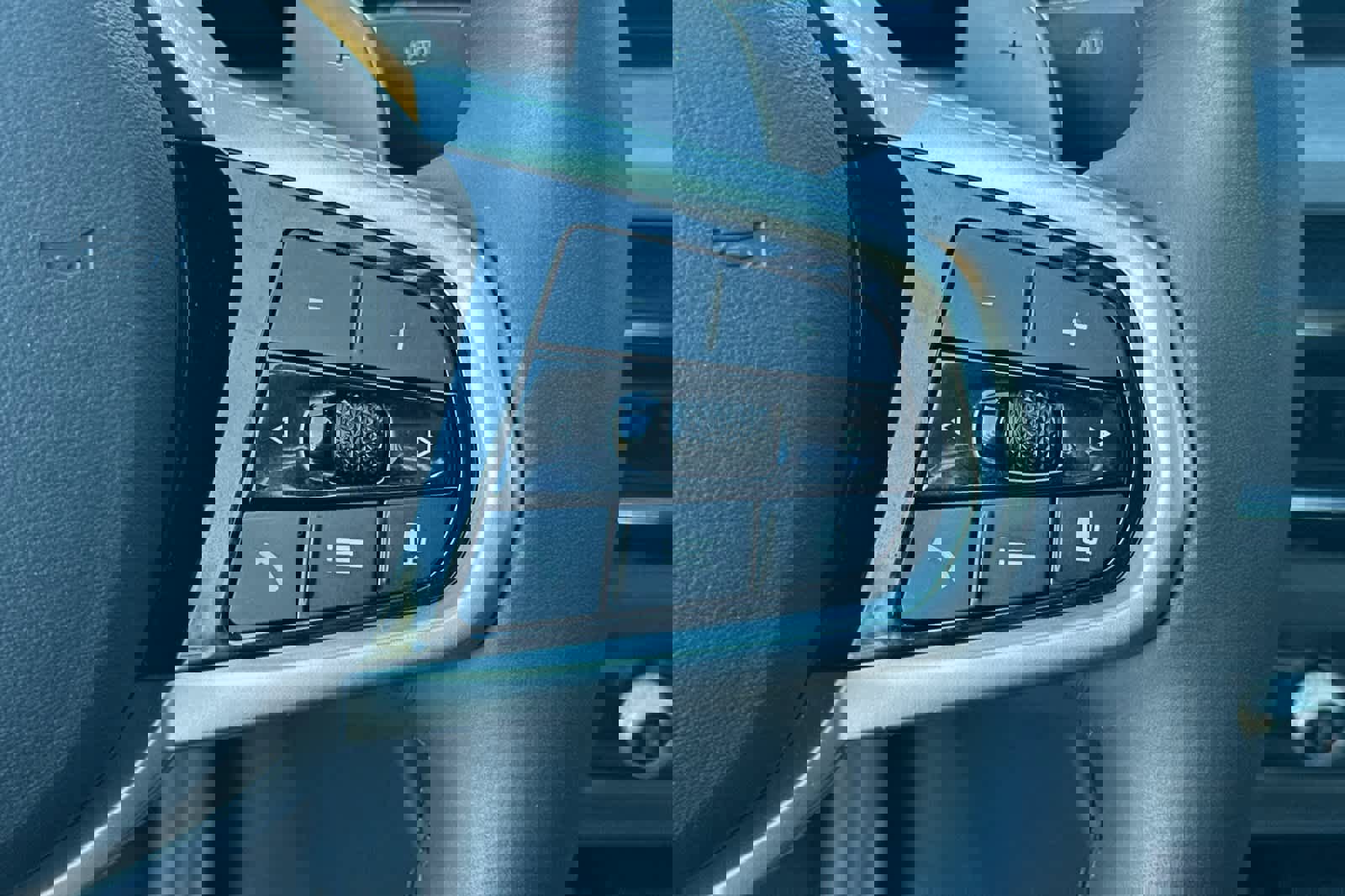 Used 2025 BMW 330i Sedan w/ M Sport Package image 28