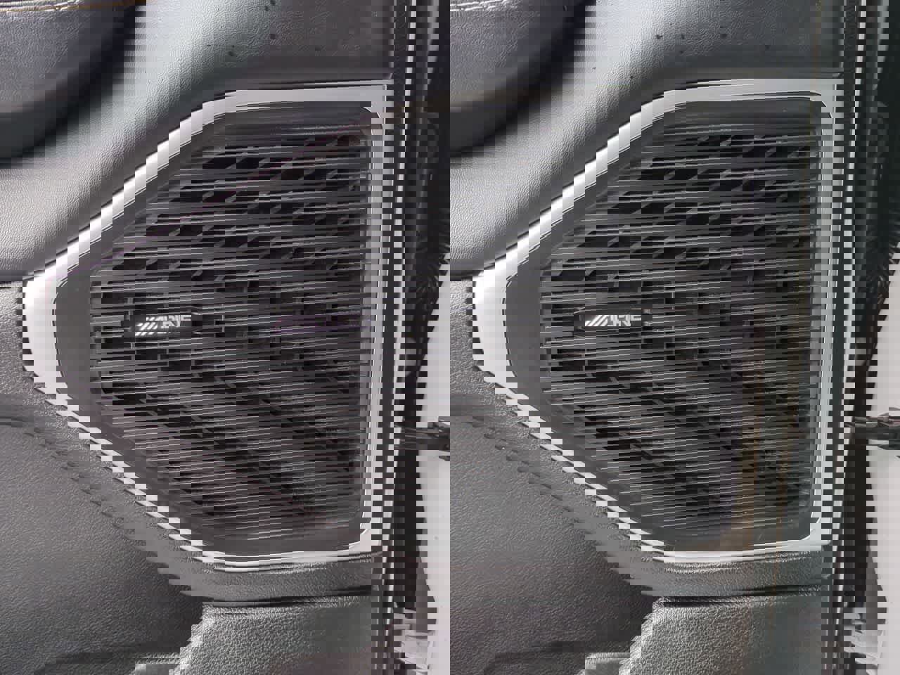 Used 2024 Jeep Wagoneer Series II w/ Flexible Seating Group RWD image 30