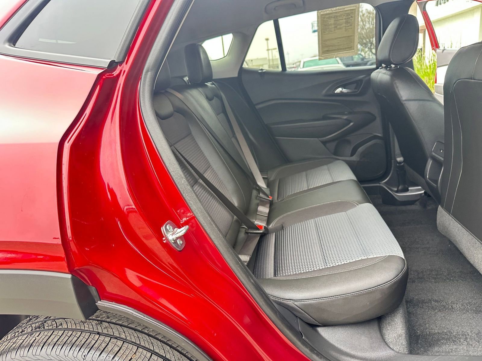 Used 2025 Chevrolet Trax LT w/ LT Convenience Package image 39