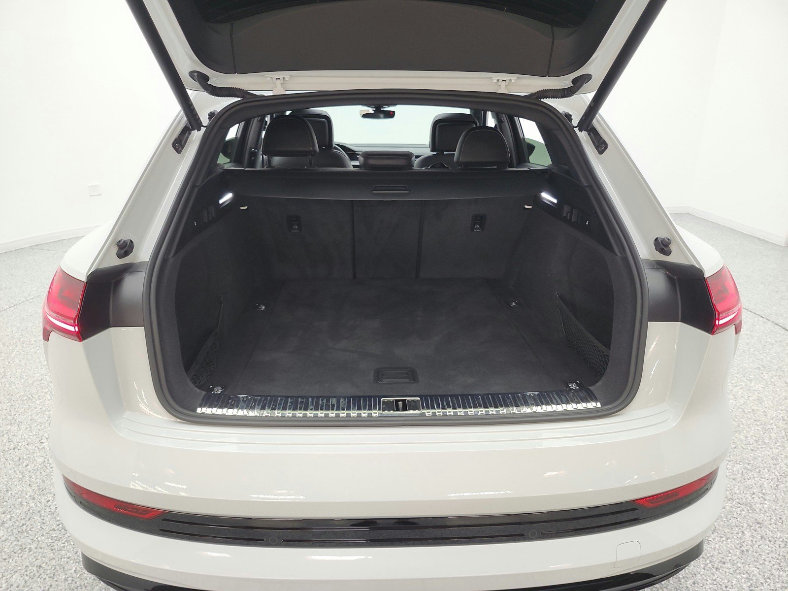 Used 2023 Audi e-tron S Premium Plus w/ Black Optic Package AWD/4WD image 18