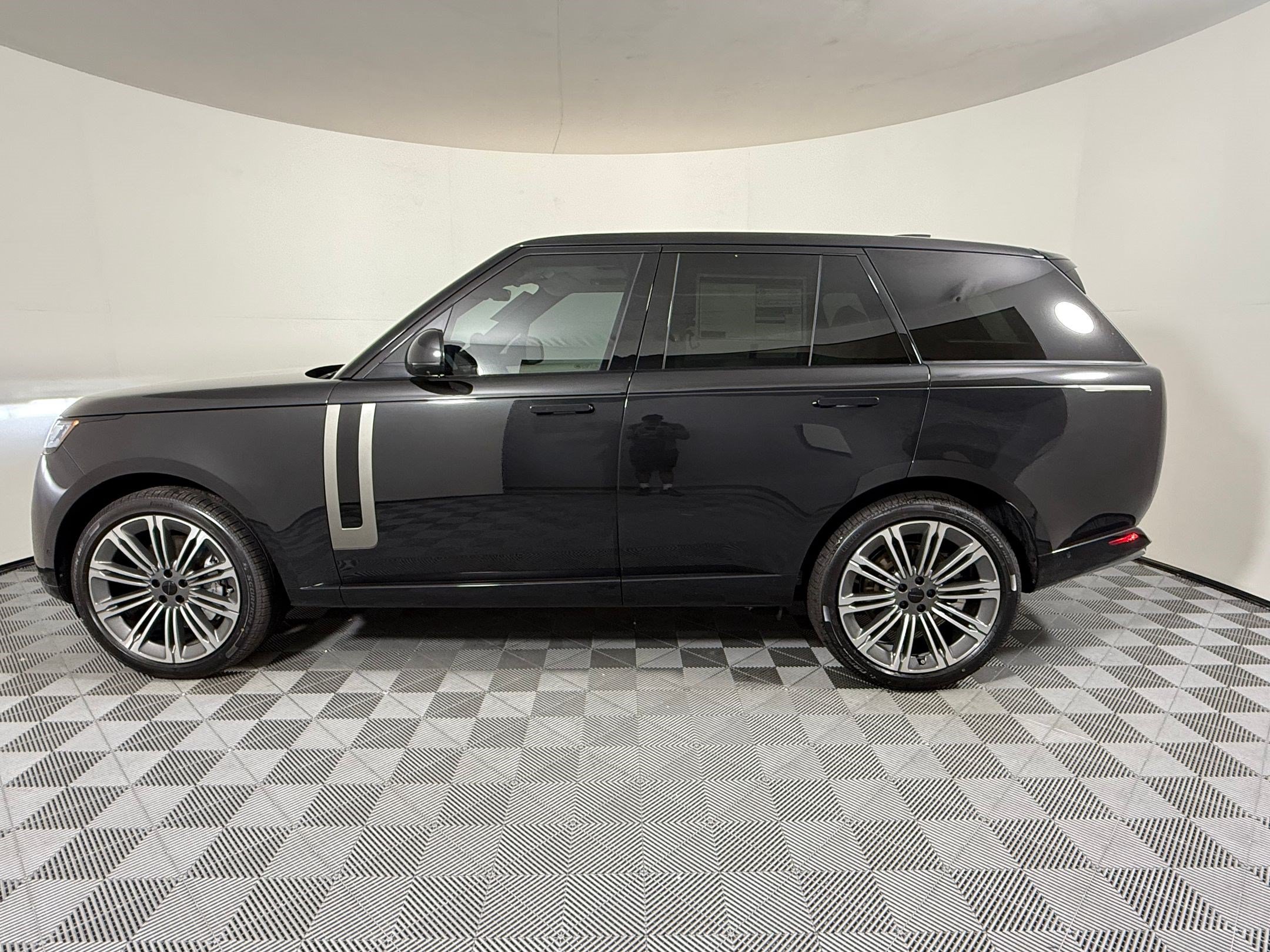 New 2026 Land Rover Range Rover SE AWD/4WD image 2