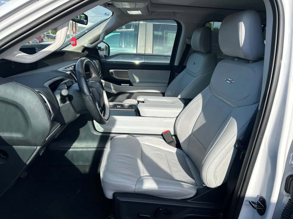 Used 2025 Ford Expedition Platinum AWD/4WD image 11