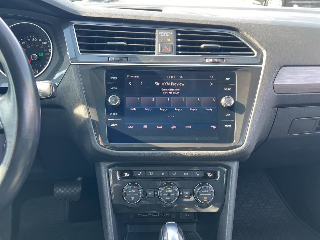 Used 2018 Volkswagen Tiguan SE w/ Panoramic Sunroof Package image 21