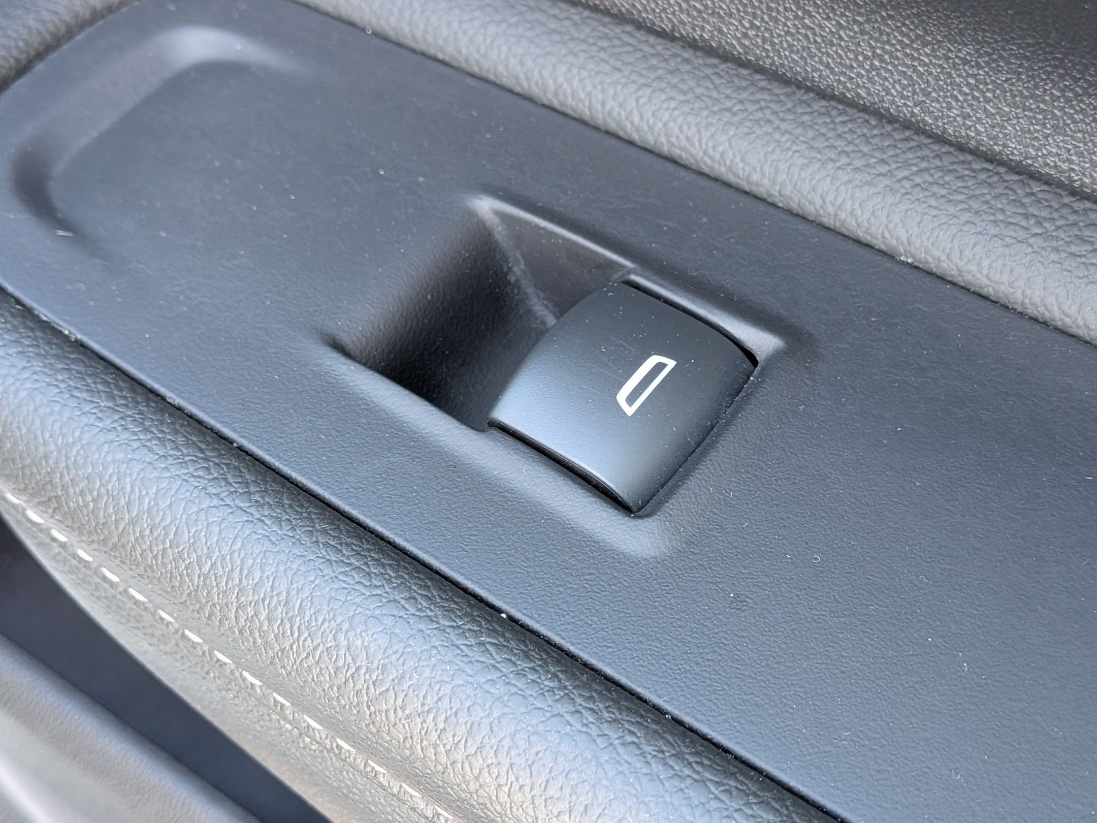 Used 2024 GMC Terrain SLT AWD/4WD image 36