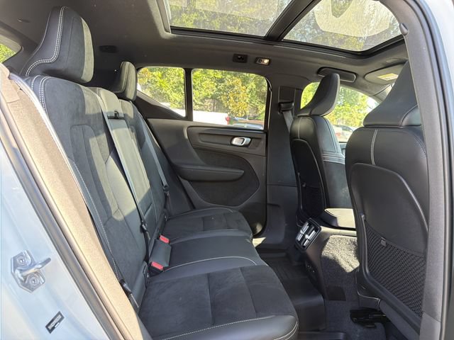 Used 2021 Volvo XC40 T5 R-Design w/ Advanced Package AWD/4WD image 16