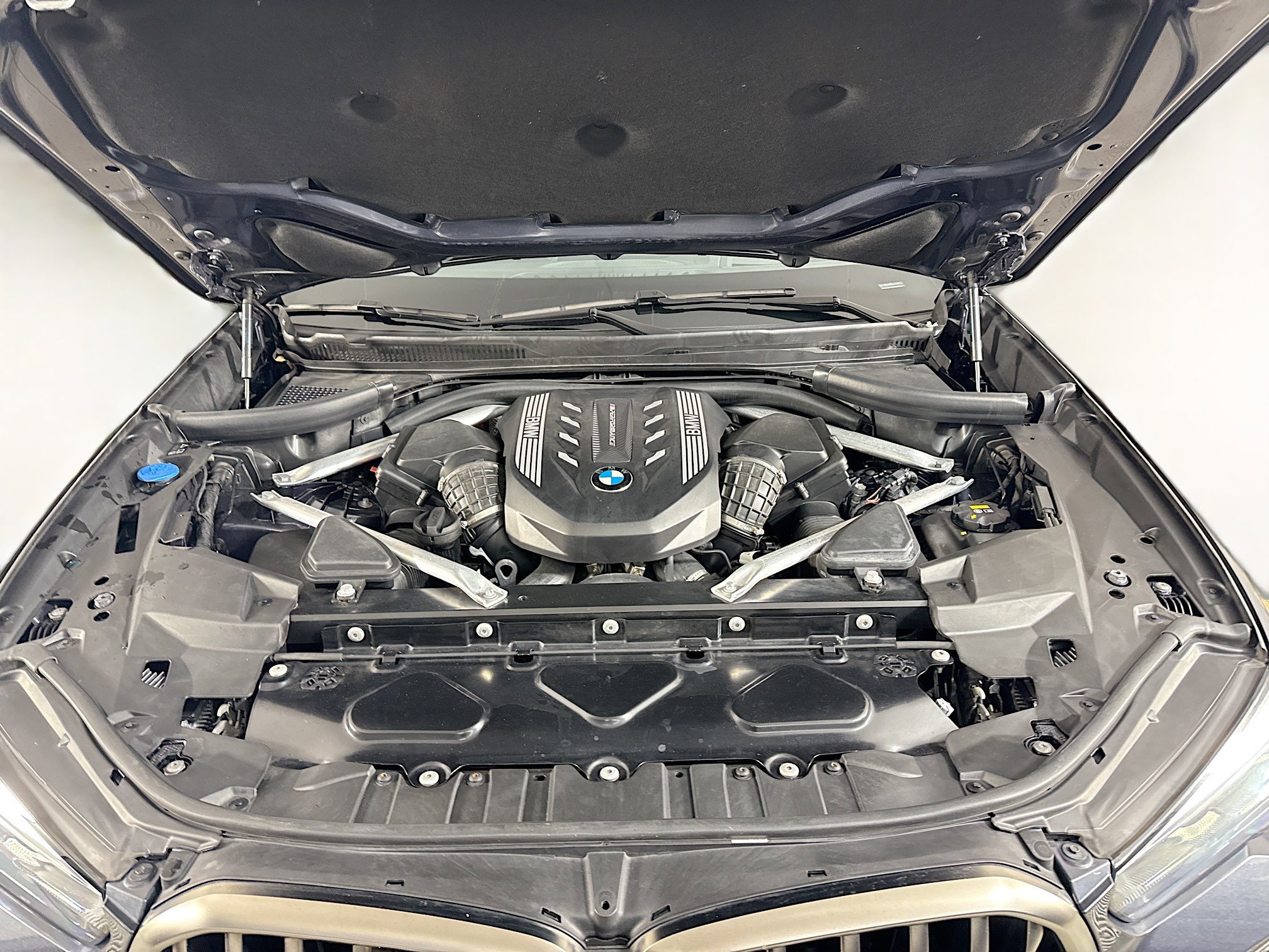 Used 2022 BMW X6 M50i w/ Dynamic Handling Package image 39