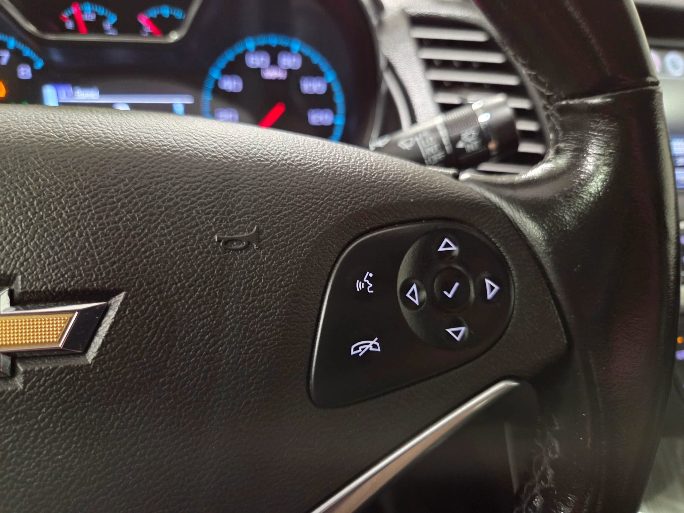 Used 2018 Chevrolet Impala LT FWD image 19