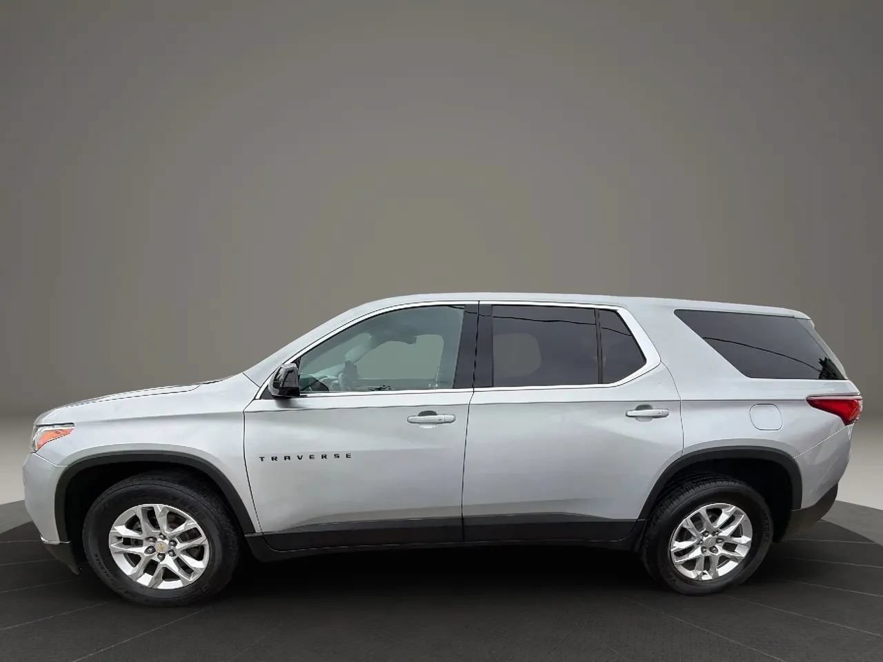 Used 2019 Chevrolet Traverse LS FWD image 8