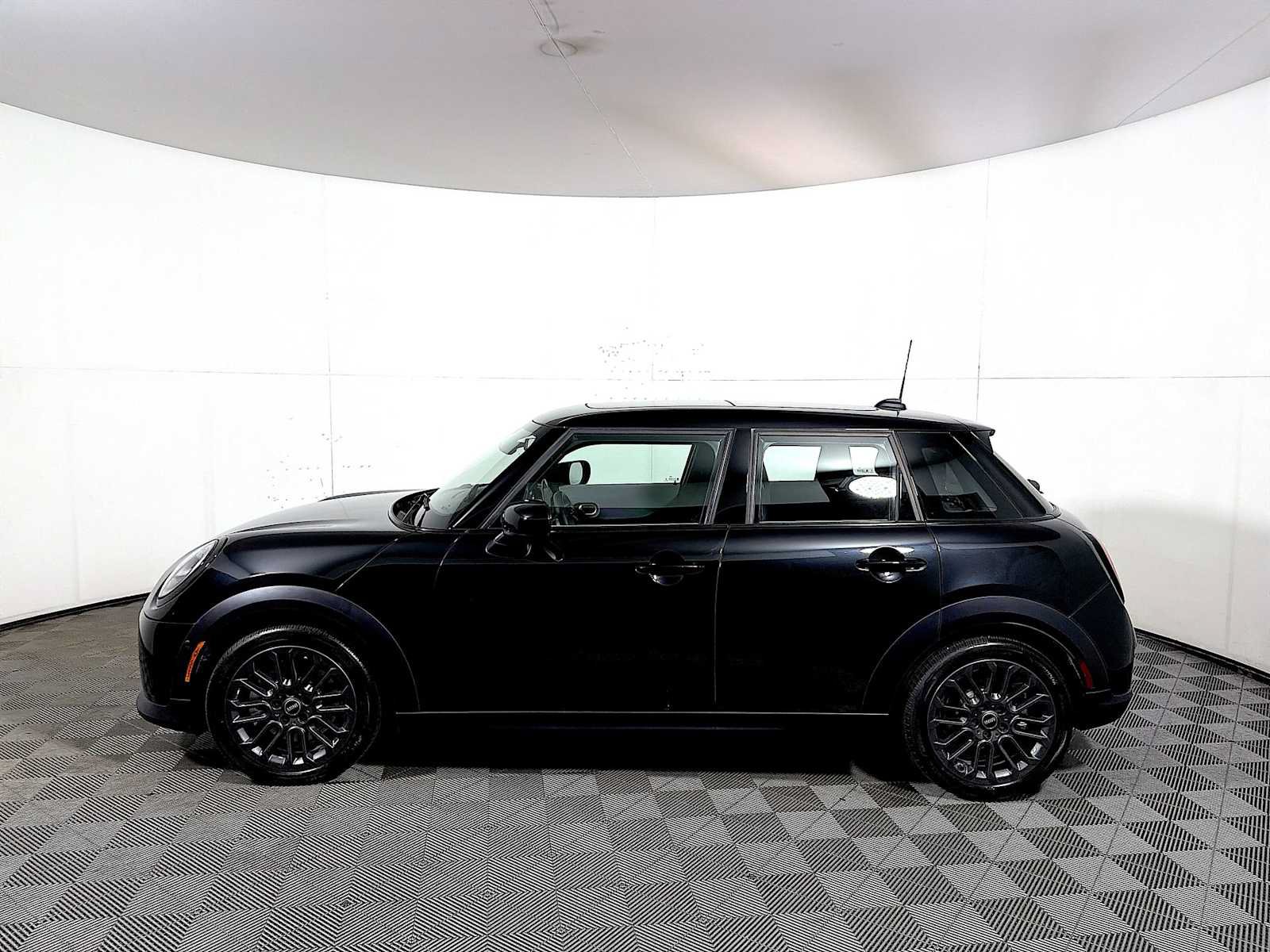 Used 2026 MINI Cooper 4-Door Hardtop FWD image 4