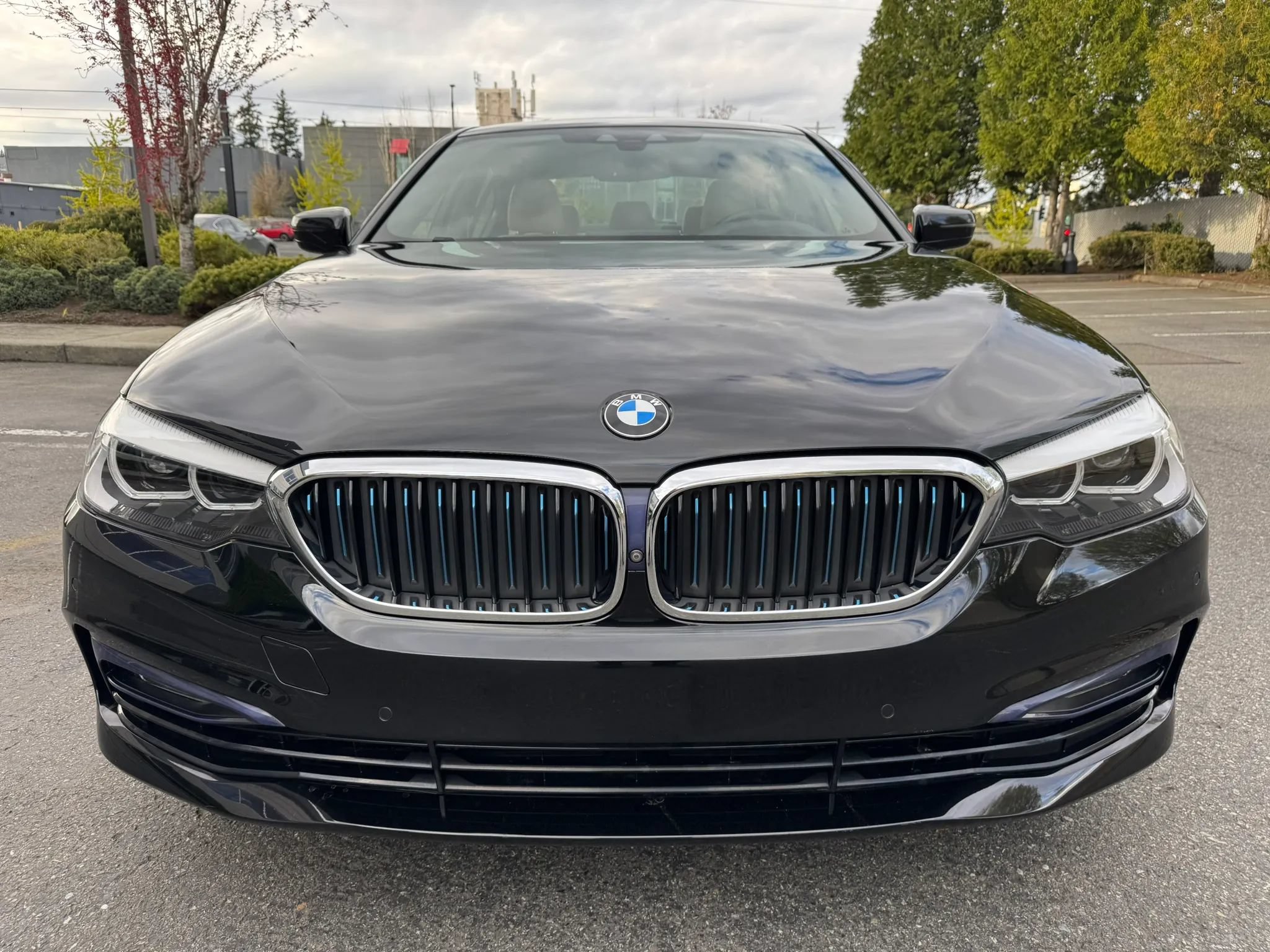 Used 2018 BMW 530e xDrive AWD/4WD image 3