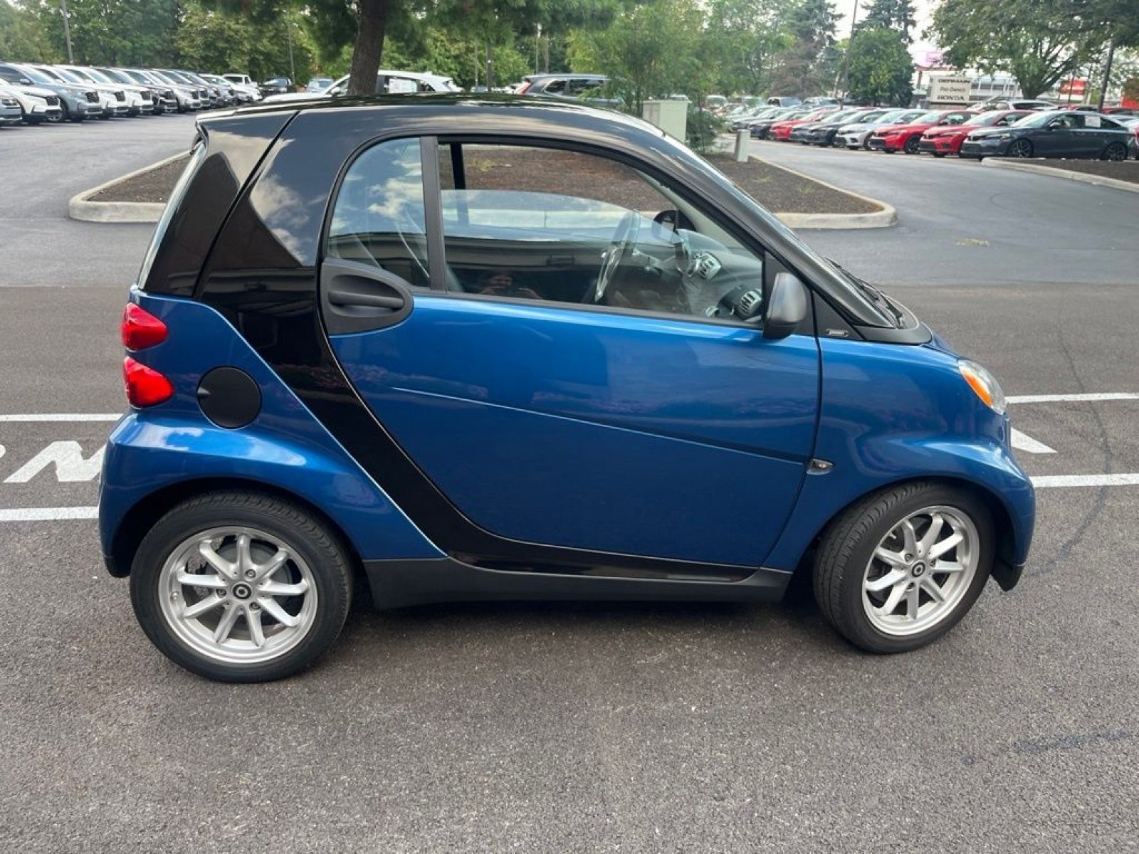 Used 2009 smart fortwo pure RWD image 2