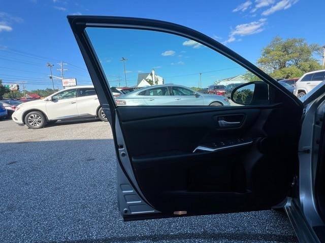 Used 2017 Toyota Camry LE FWD image 9