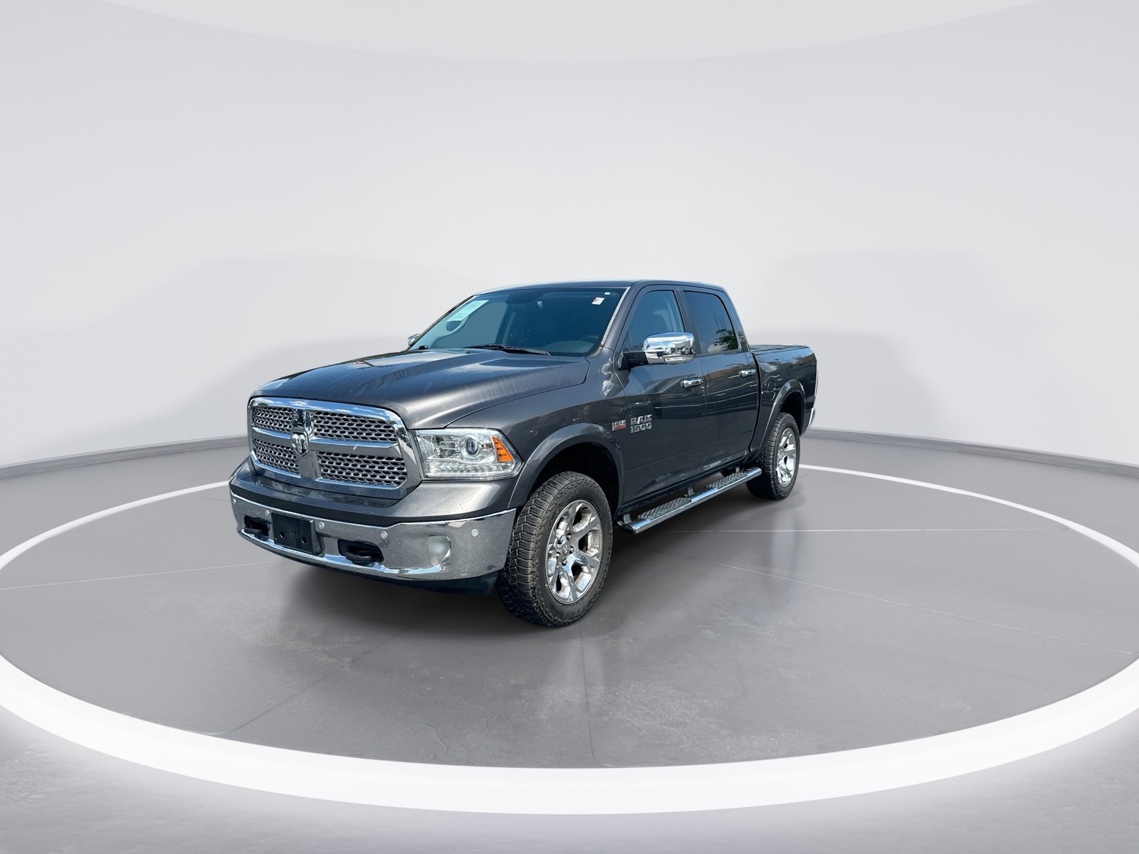 Used 2017 RAM 1500 Laramie w/ Convenience Group AWD/4WD image 5