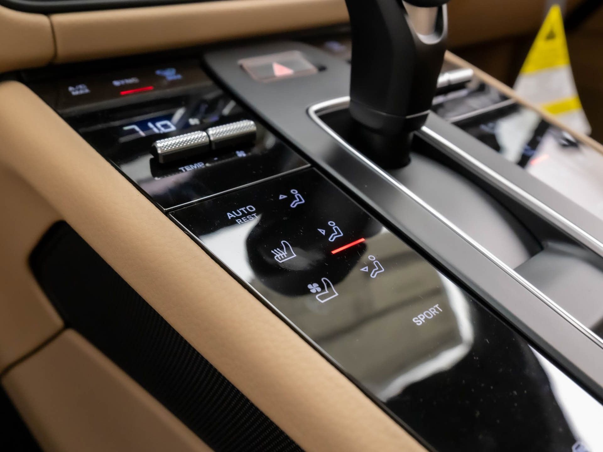 Certified 2025 Porsche Macan image 25