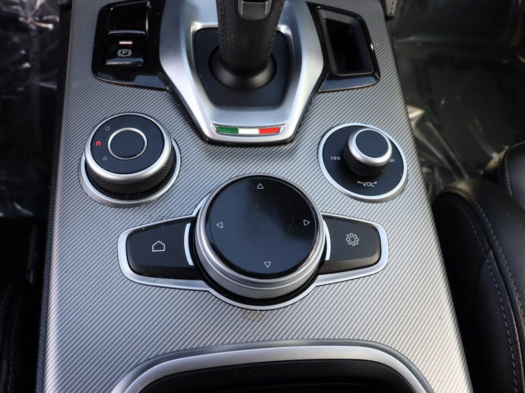 Used 2023 Alfa Romeo Stelvio Veloce image 29