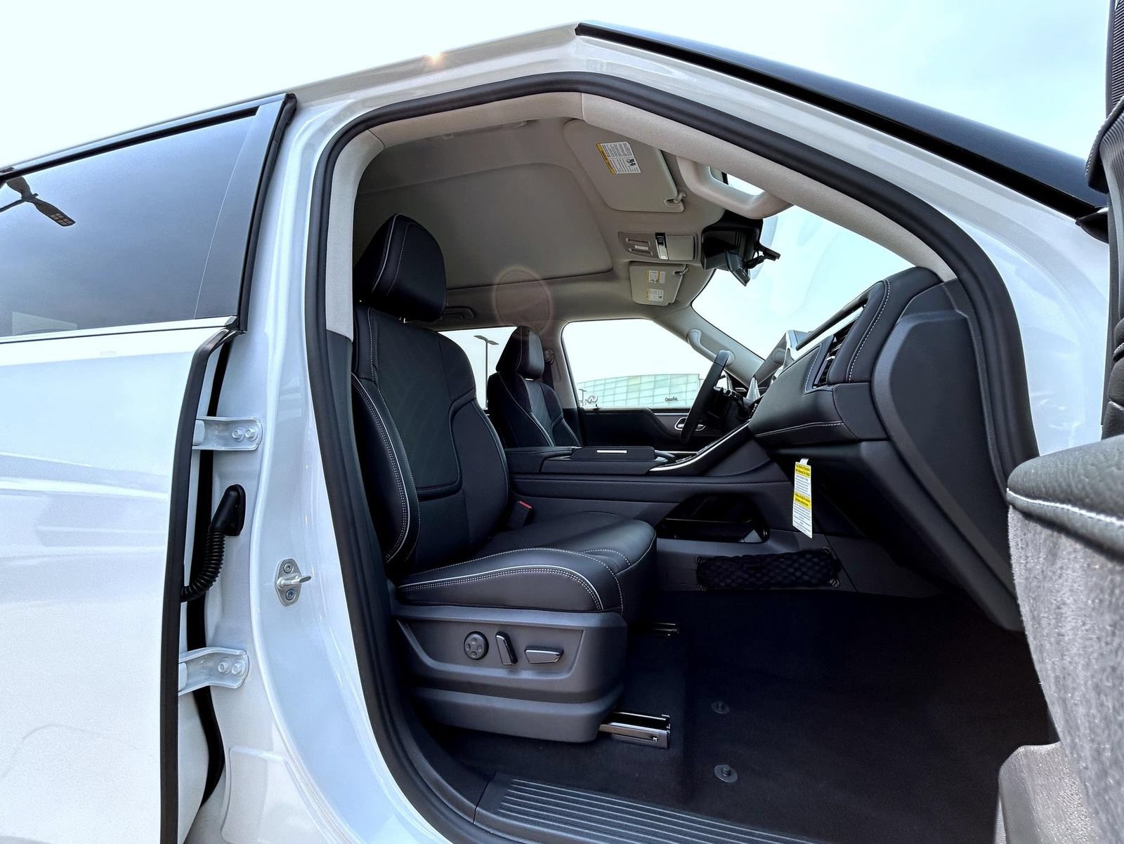 New 2027 INFINITI QX80 Luxe w/ Cargo Package AWD/4WD image 15