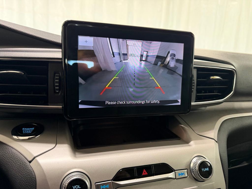 Used 2024 Ford Explorer XLT w/ Equipment Group 202A image 5