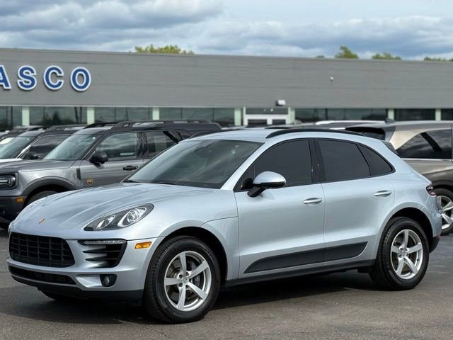 Used 2017 Porsche Macan AWD/4WD image 35