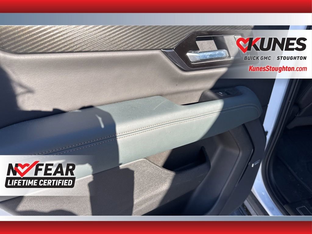 Used 2025 GMC Yukon AT4 w/ AT4 Premium Package image 27