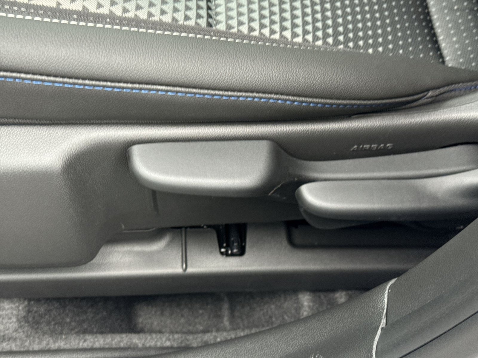 New 2026 Chevrolet Trax LT w/ Sunroof Package FWD image 15