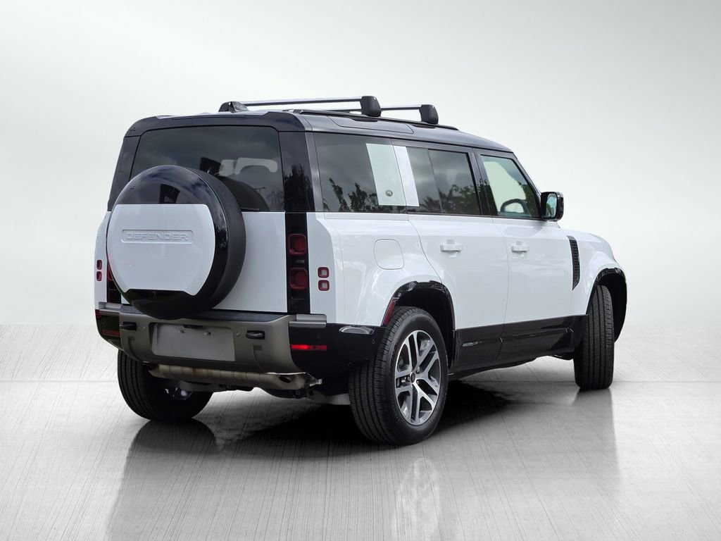 Used 2024 Land Rover Defender 110 X-Dynamic SE image 4