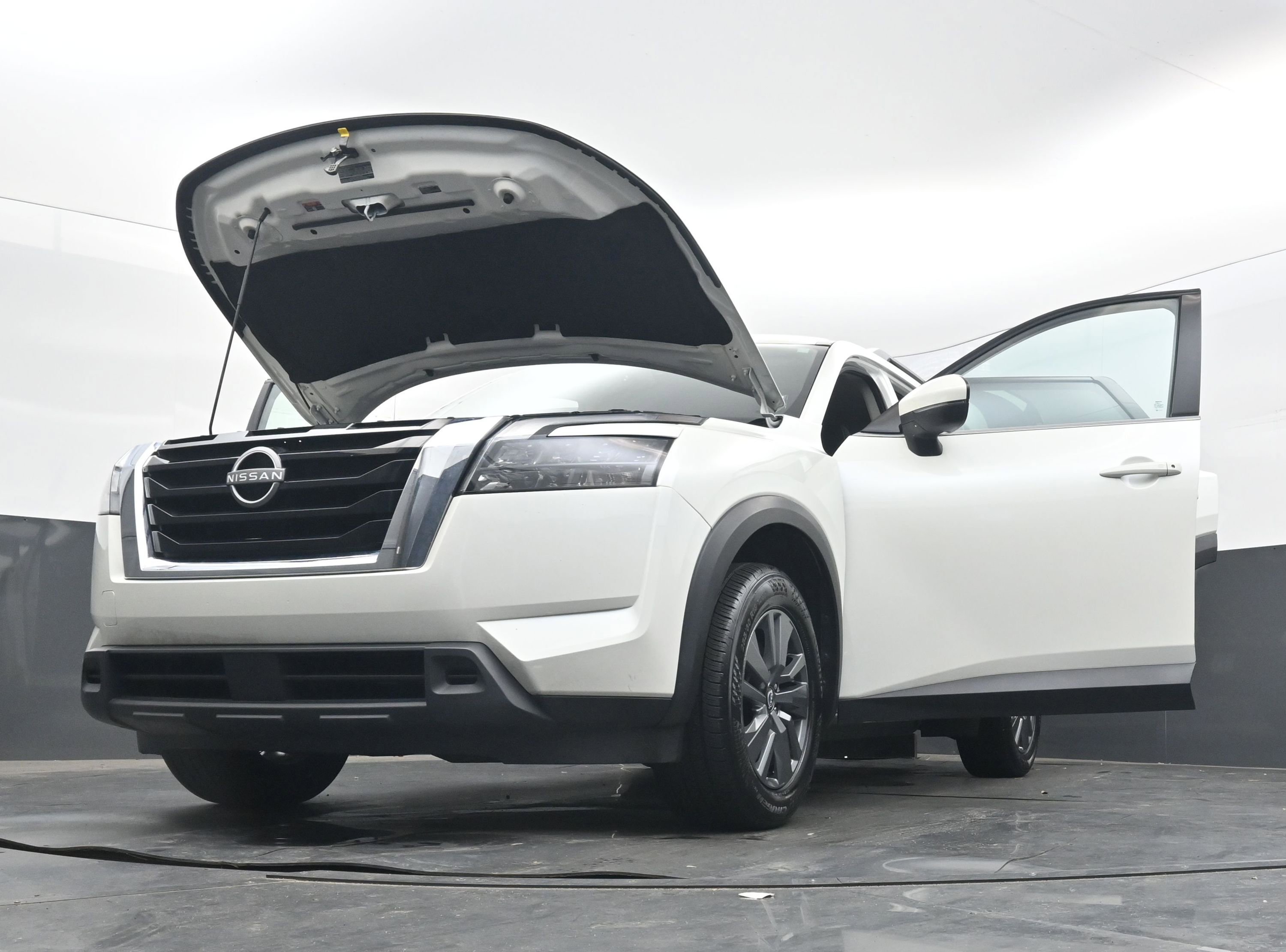 Used 2024 Nissan Pathfinder SV image 42