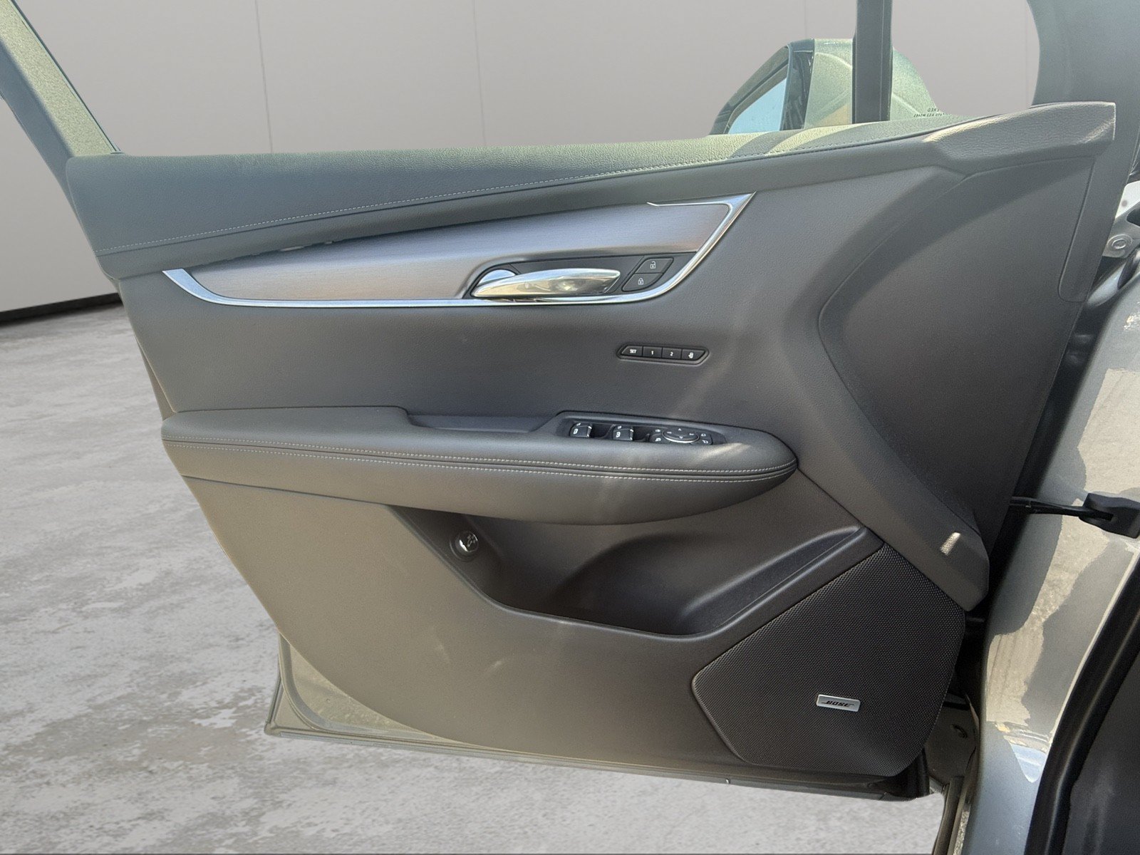 Used 2025 Cadillac XT6 Luxury w/ LPO, Floor Liner Package AWD/4WD image 26