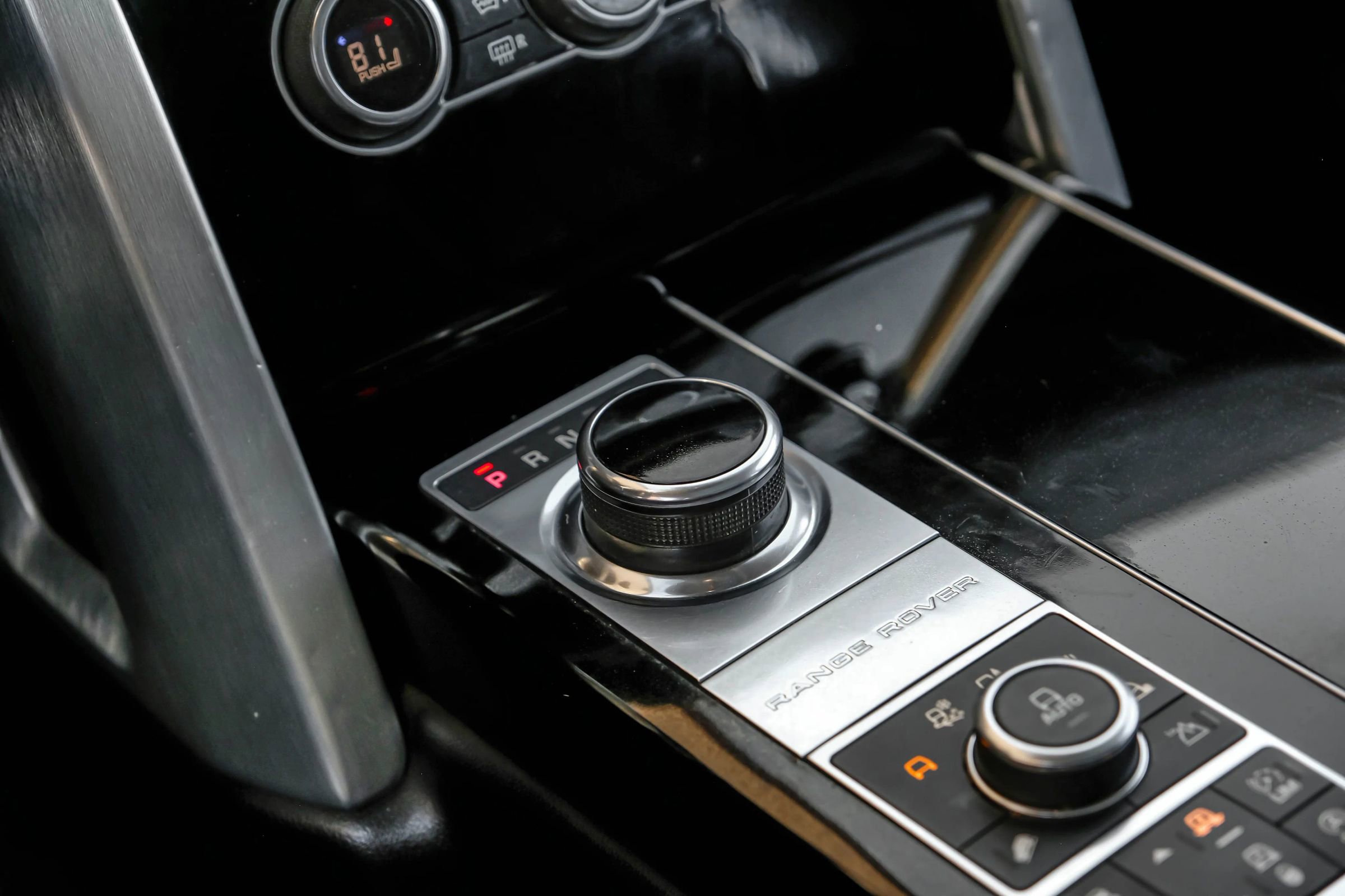 Used 2017 Land Rover Range Rover HSE image 28