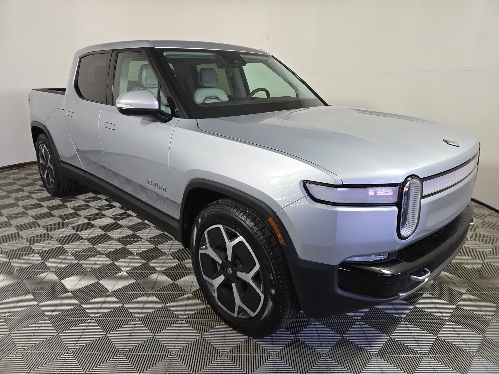 Used 2024 Rivian R1T Adventure AWD/4WD image 7