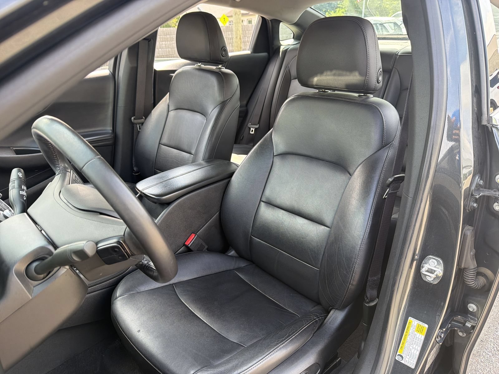 Used 2017 Chevrolet Malibu LT w/ Leather Package FWD image 18