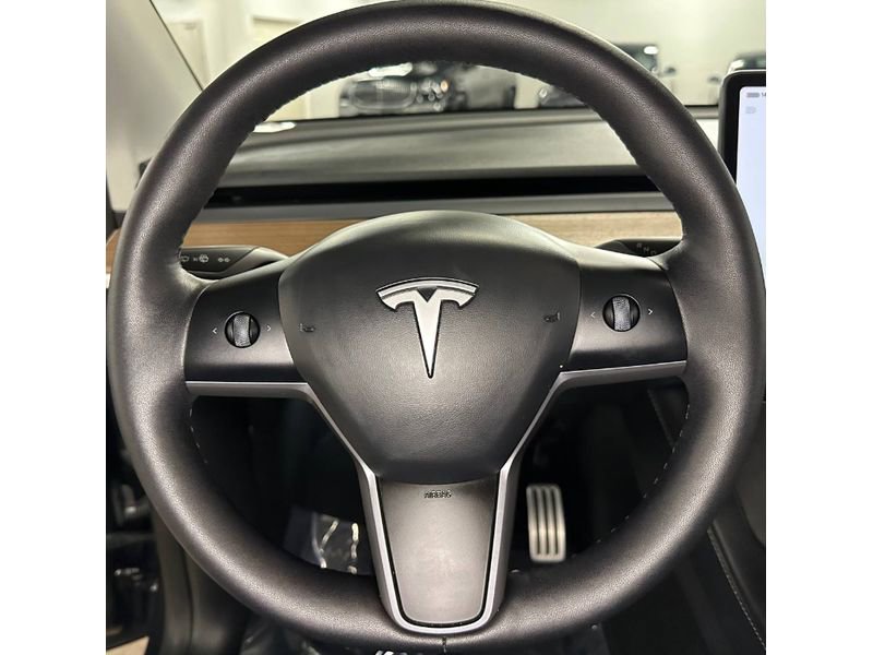 Used 2025 Tesla Model Y Performance AWD/4WD image 23