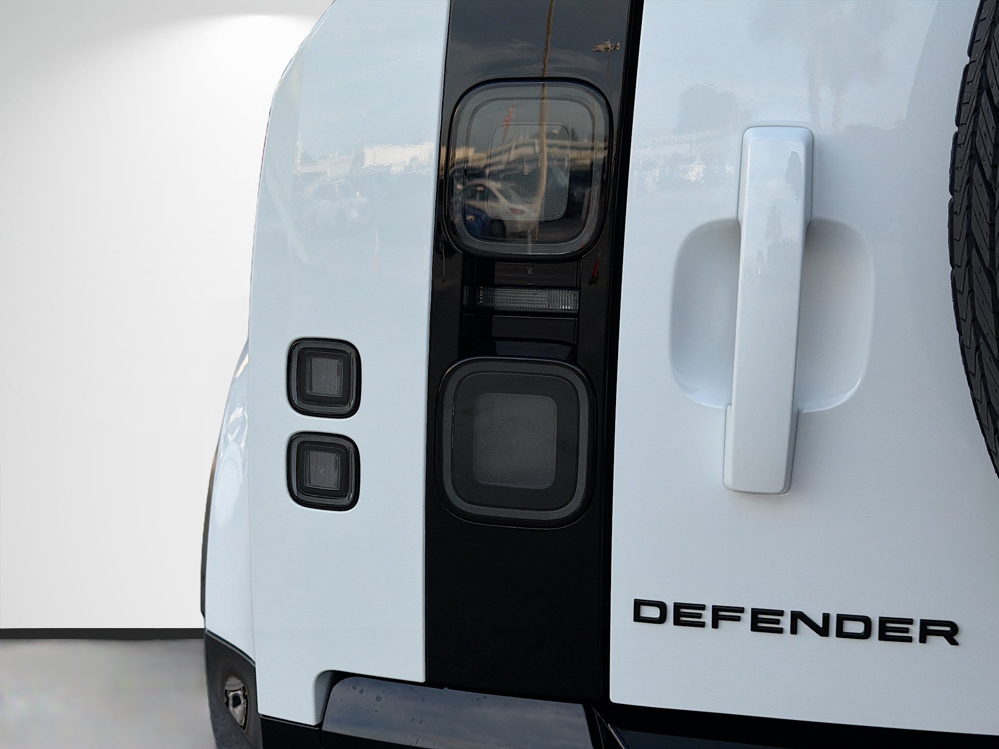 New 2026 Land Rover Defender 110 X-Dynamic SE AWD/4WD image 10