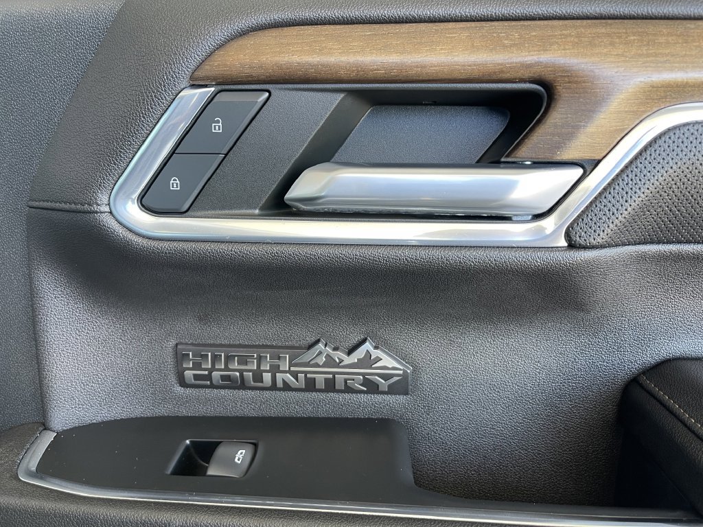 Used 2023 Chevrolet Silverado 1500 High Country w/ High Country Premium Package AWD/4WD image 13