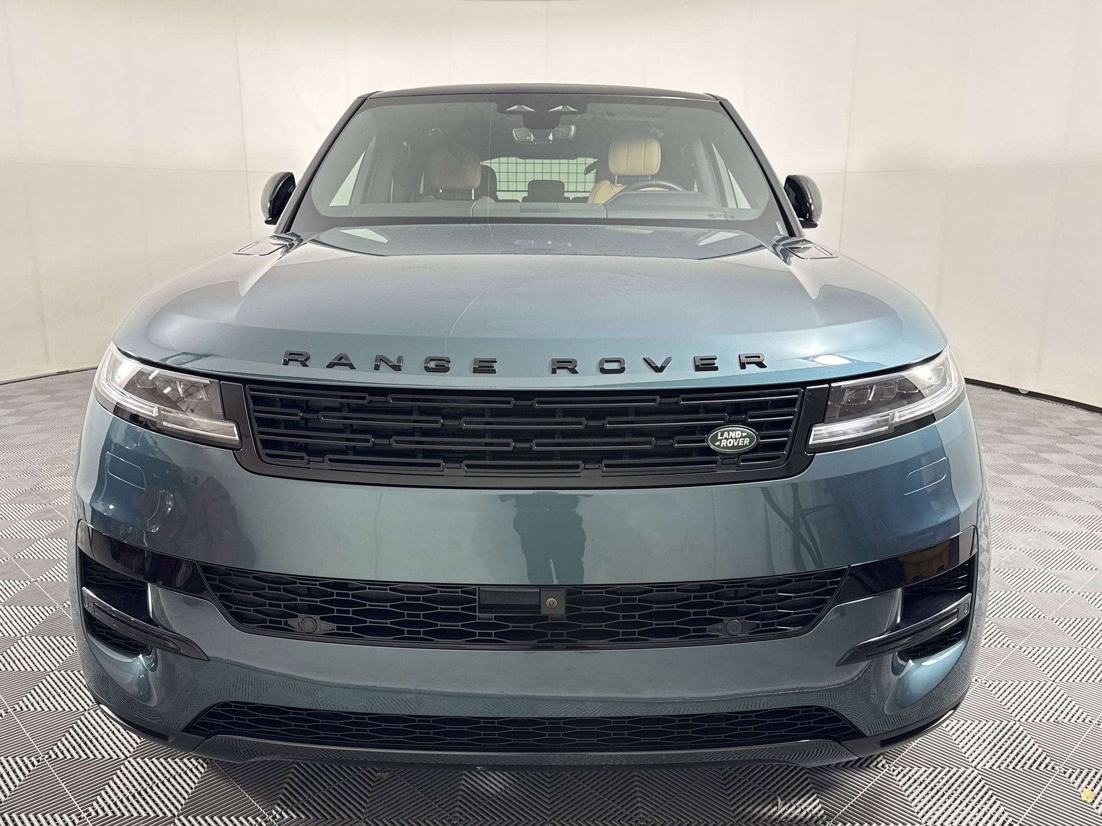 Used 2024 Land Rover Range Rover Sport SE AWD/4WD image 8